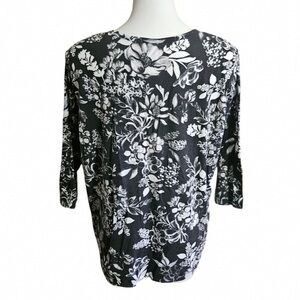 Chic Floral Women's Blouse in Black and White